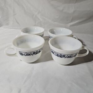 Vintage PYREX Coffee Tea Cup Set Of 4 Old Towne Blue Onion